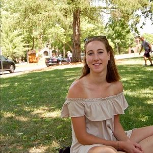 Meet your Posher, Caitlin